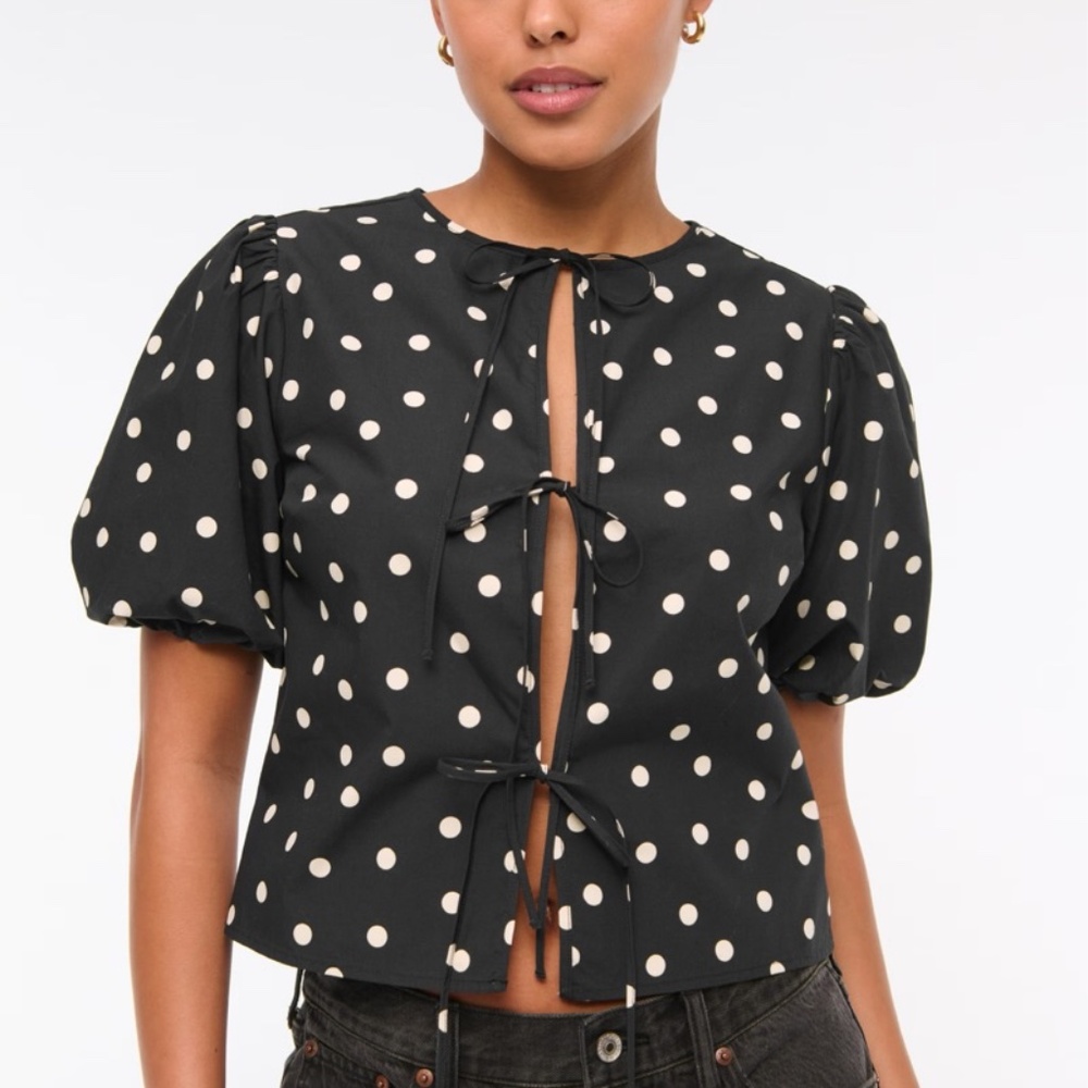 NWT Abercrombie Short-Sleeve Tie-Front Top Polka Dot Size Small